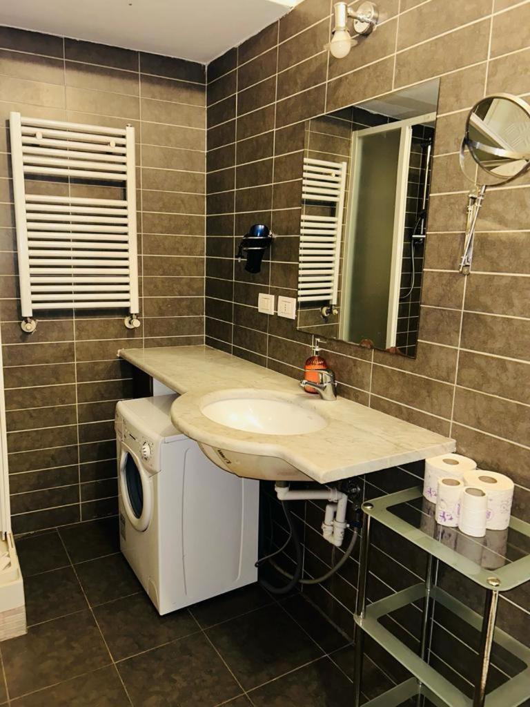 Easy Room Italy Prada Mailand Exterior foto
